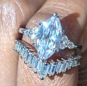 Elegant 925 Sterling Silver Women's Ring Sz 8